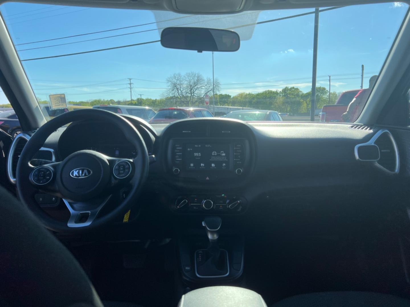 2020 GRAY Kia Soul S (KNDJ23AU6L7) with an 2.0L L4 DOHC 16V engine, CVT transmission, located at 420 I-35E, Lancaster, TX, 75146, (469) 297-4144, 32.593929, -96.823685 - Photo#4